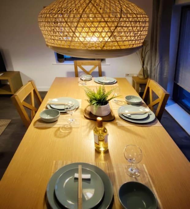 Japanese Style Muji Two-Bedroom Apt สวอนซี ภายนอก รูปภาพ