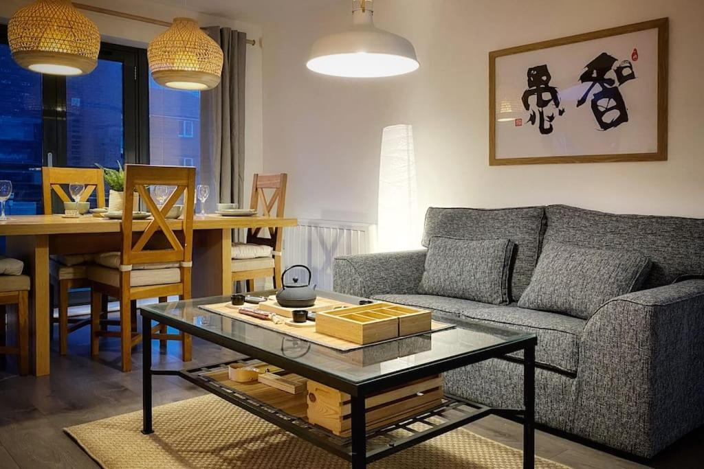 Japanese Style Muji Two-Bedroom Apt สวอนซี ภายนอก รูปภาพ