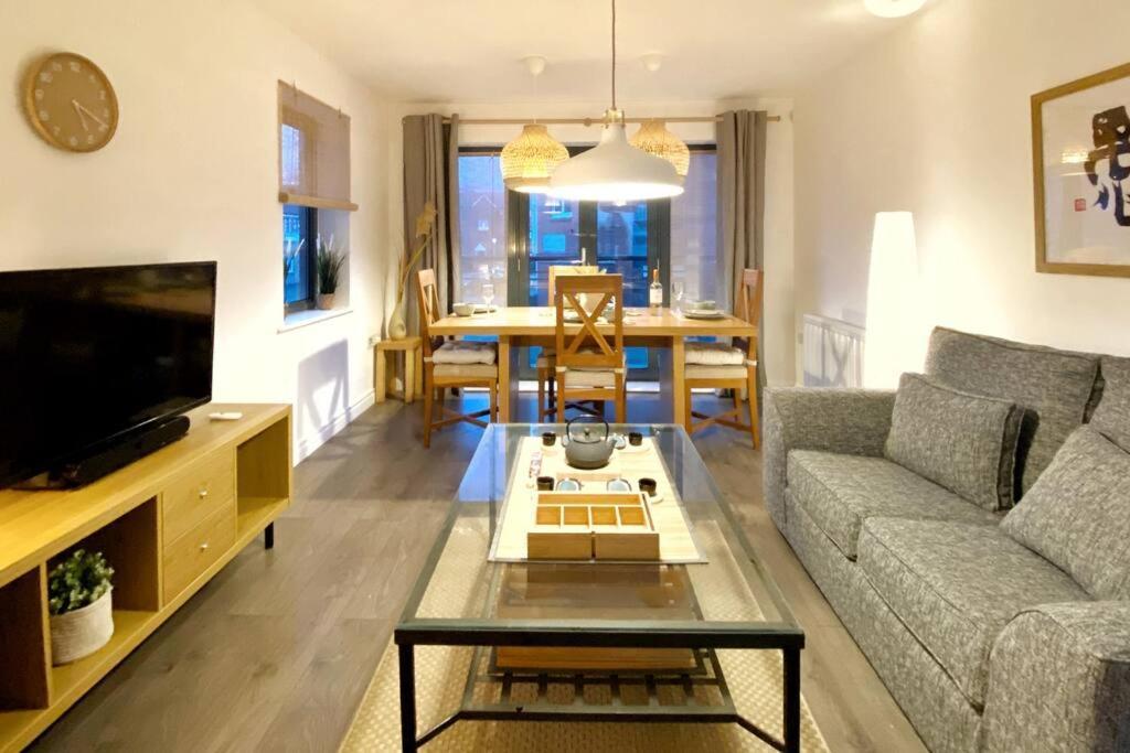 Japanese Style Muji Two-Bedroom Apt สวอนซี ภายนอก รูปภาพ
