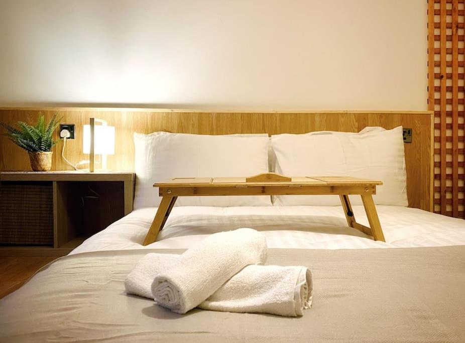 Japanese Style Muji Two-Bedroom Apt สวอนซี ภายนอก รูปภาพ