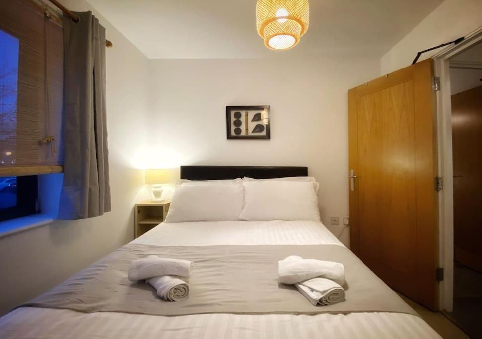 Japanese Style Muji Two-Bedroom Apt สวอนซี ภายนอก รูปภาพ