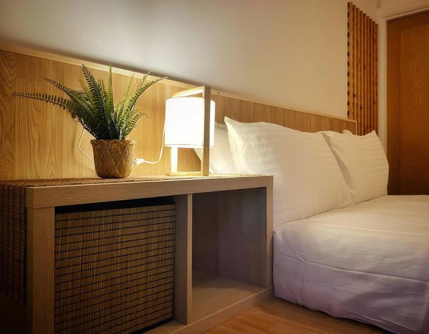 Japanese Style Muji Two-Bedroom Apt สวอนซี ภายนอก รูปภาพ