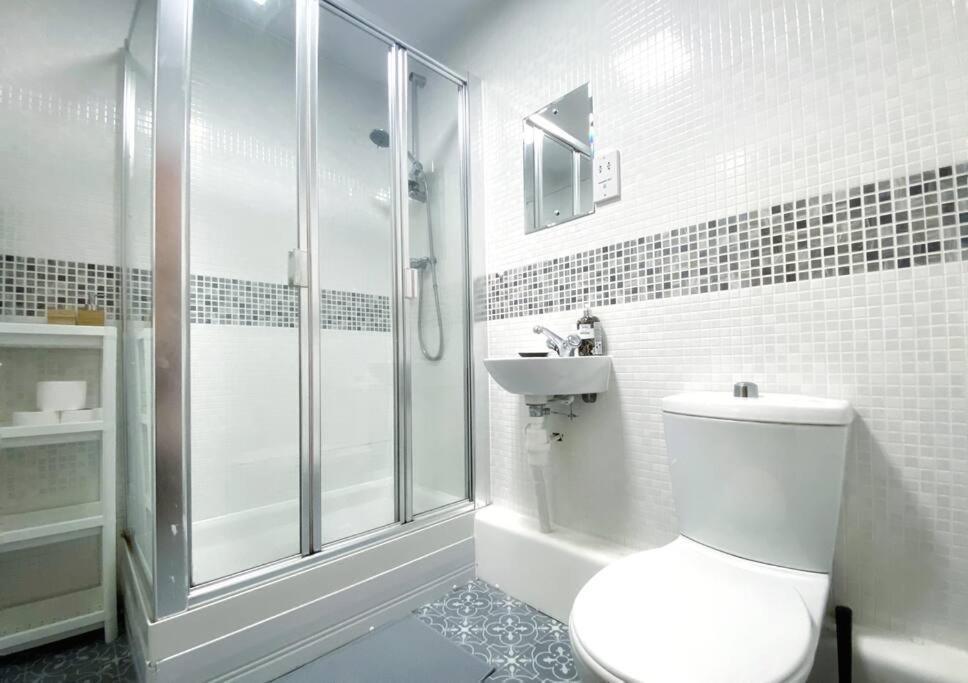 Japanese Style Muji Two-Bedroom Apt สวอนซี ภายนอก รูปภาพ